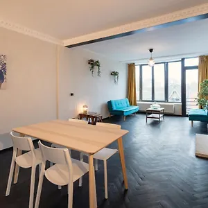 Charming And Spacious Center Apartment