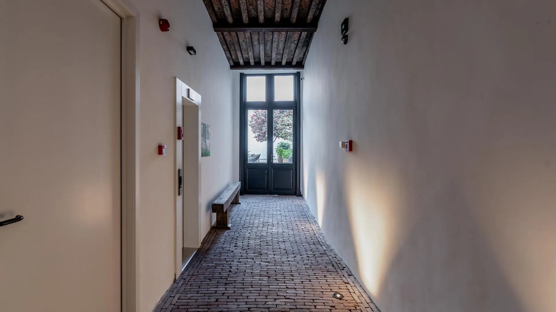 Btfl Living Antwerp Apartment