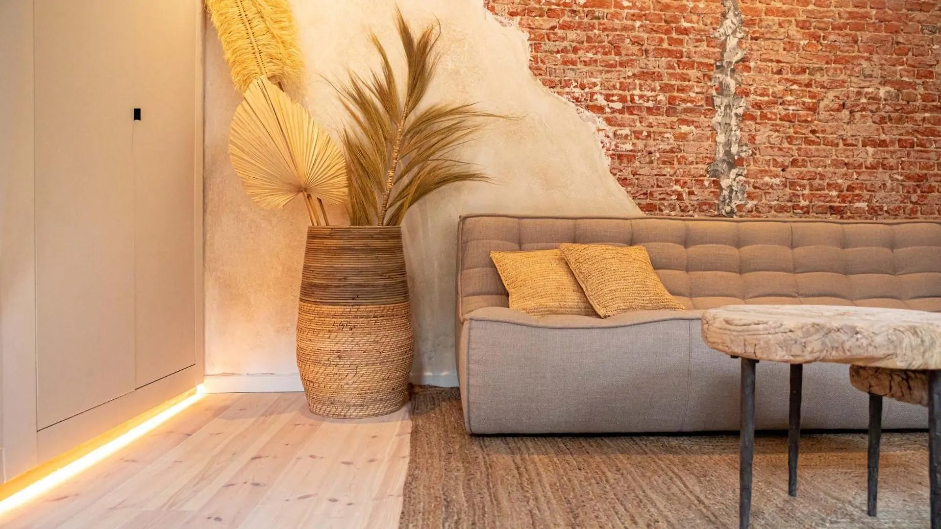 Btfl Living Antwerp Apartment